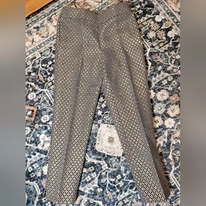 EUC! Talbots Black, Cream & Metallic Gold Diamond Patterned Trousers. Size 2P